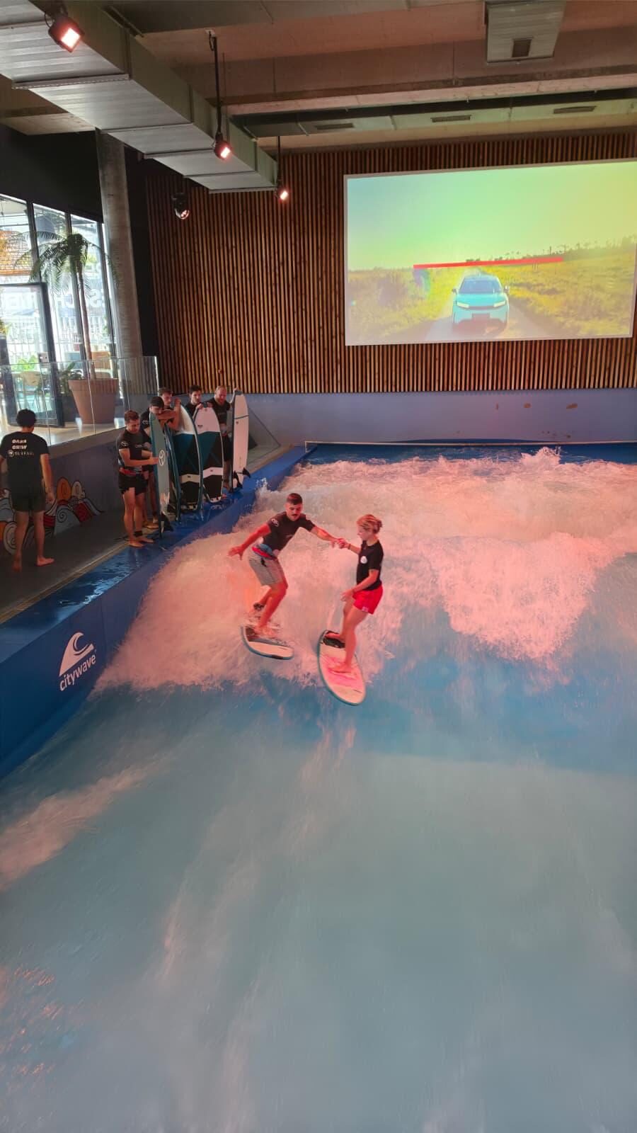 Indoorsurfen auf der Welle im OANA Surf in Ebikon